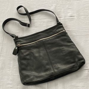 Margot leather cross body bag. Spacious interior with pockets and zip closure.